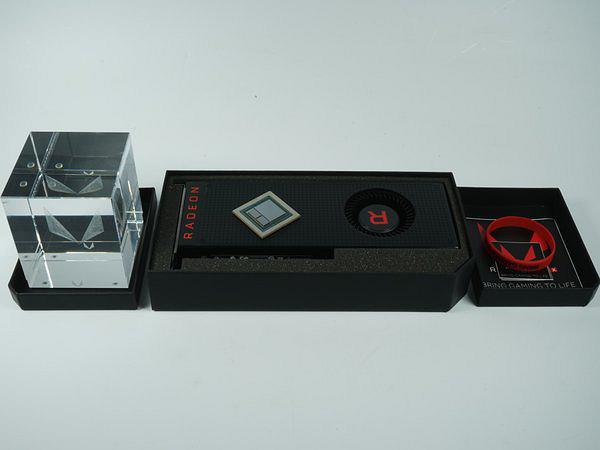 Анбоксинг видеокарты AMD Radeon RX Vega 56 и 64